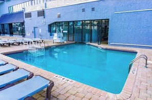 Piscine couverte, piscine extérieure