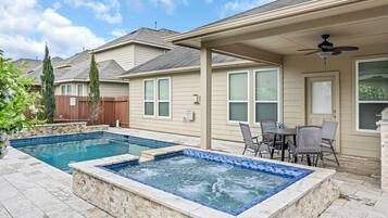 Piscine extérieure, piscine chauffée