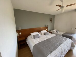 Coffre-fort, décor unique, ameublement unique, bureau