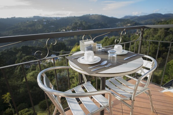 Daily buffet breakfast (BRL 60 per person) - Constellation Lodge (Campos do Jordão)