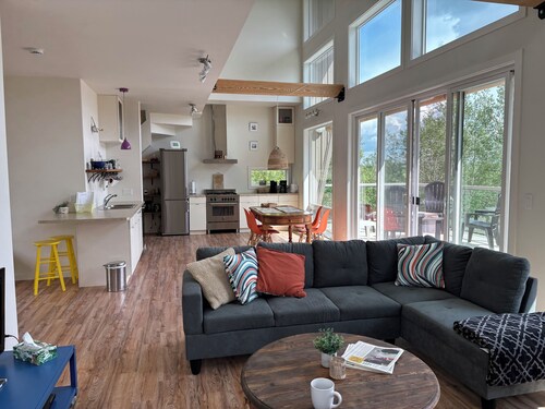 Modern family-sized chalet at private lake