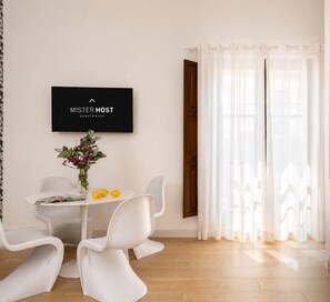 Dining - PALACIO BUENAVISTA LUXURY APARTMENTS 1.1. (Sevilla)