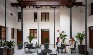 Dining - PALACIO BUENAVISTA LUXURY APARTMENTS 1.1. (Sevilla)