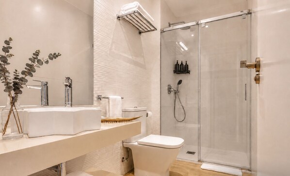 Bathroom - PALACIO BUENAVISTA LUXURY APARTMENTS 1.1. (Sevilla)