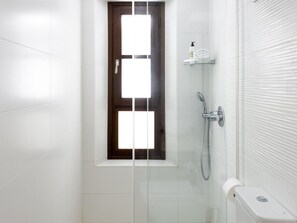 Shower, hair dryer, towels - PALACIO BUENAVISTA LUXURY APARTMENTS B.2 (Sevilla)