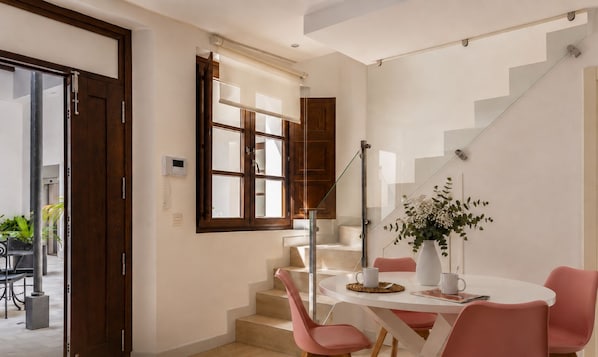 Dining - PALACIO BUENAVISTA B.2 LUXURY APARTMENTS (Sevilla)