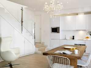Dining - PALACIO BUENAVISTA LUXURY APARTMENTS 2.3. (Sevilla)