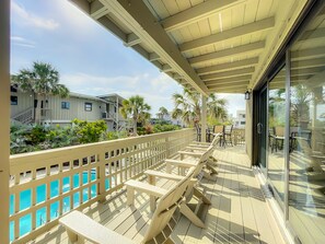Terrace/patio - Ocean view townhome overlooking pool - Car Free Beach - Sea Dune Green Turtle C-10 (New Smyrna Beach)