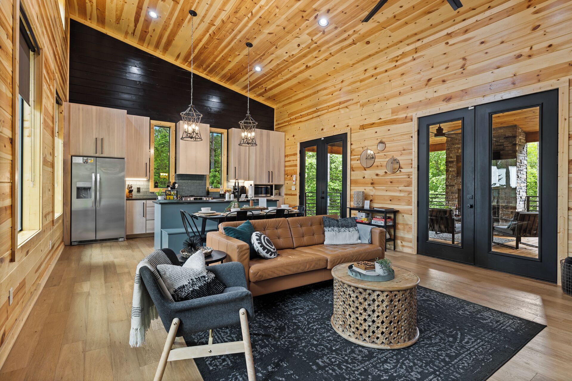 Smart-TV, Kamin, DVD-Player, Bücher