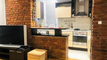 Fridge, oven, stovetop, dishwasher