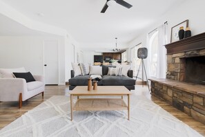 Smart TV - Modern Desert Oasis with A Pool & Nearby Hiking (Phoenix)