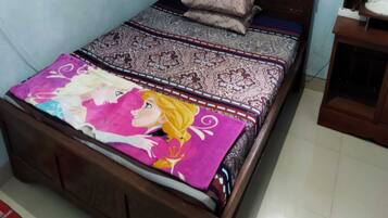 Standard Double Room | Desk