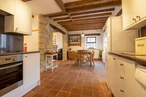 Fridge, microwave, dishwasher, highchair - Threp'nybit Cottage, Helmsley, North York Moors (Pockley)