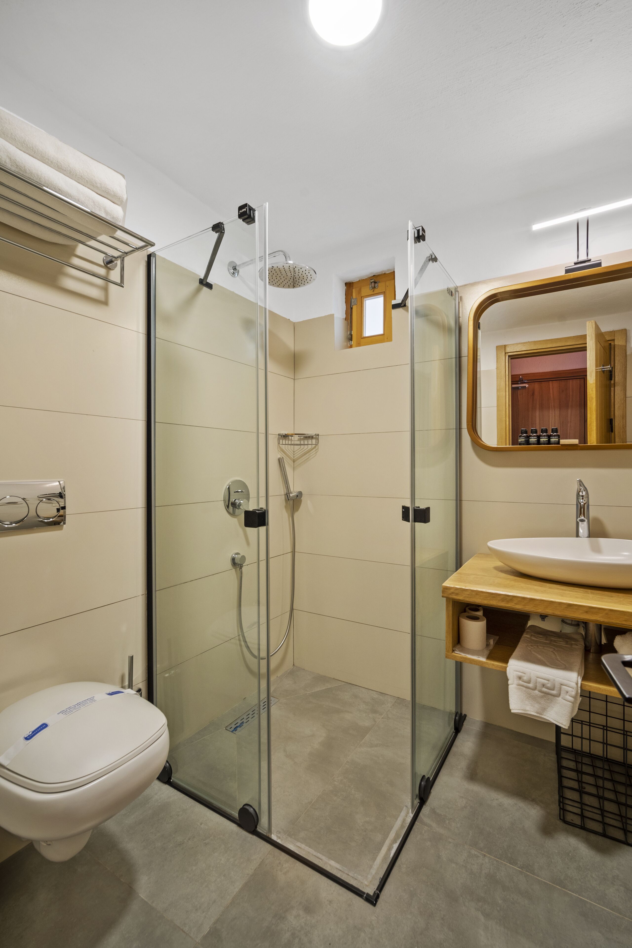 premium room, non smoking, garden view | bathroom | shower, rainfall showerhead, free toiletries, hair dryer