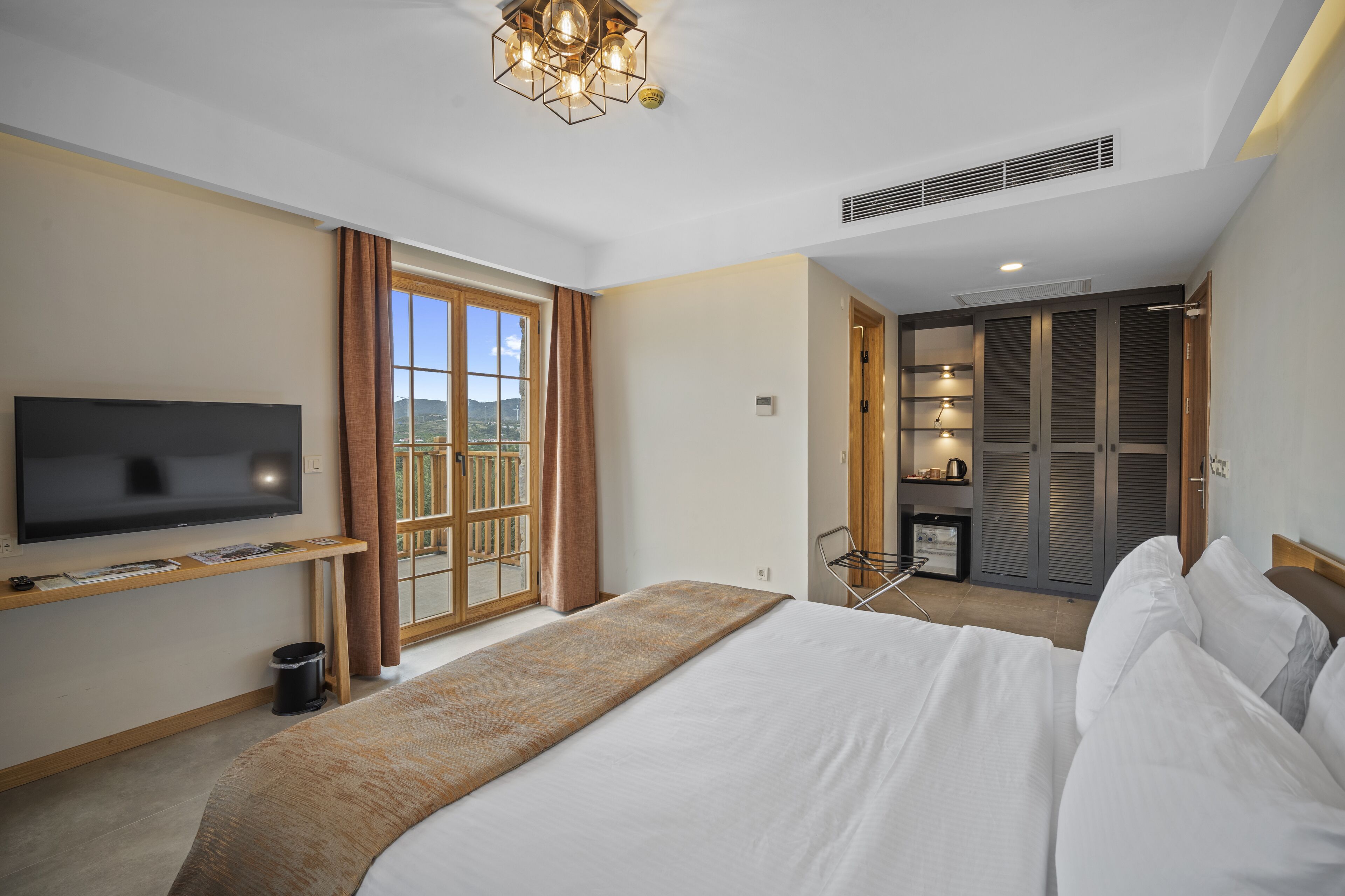 standard room | 1 bedroom, premium bedding, in-room safe, desk