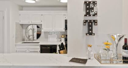 Rock N' Roll + Sweet Dreams! Get Cozy Next to Indoor & Outdoor Fireplace'! Community Pool!