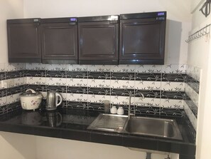 Oven - Family friendly 2-Bed house in centrally located place (Sri Jayawardenepura Kotte)