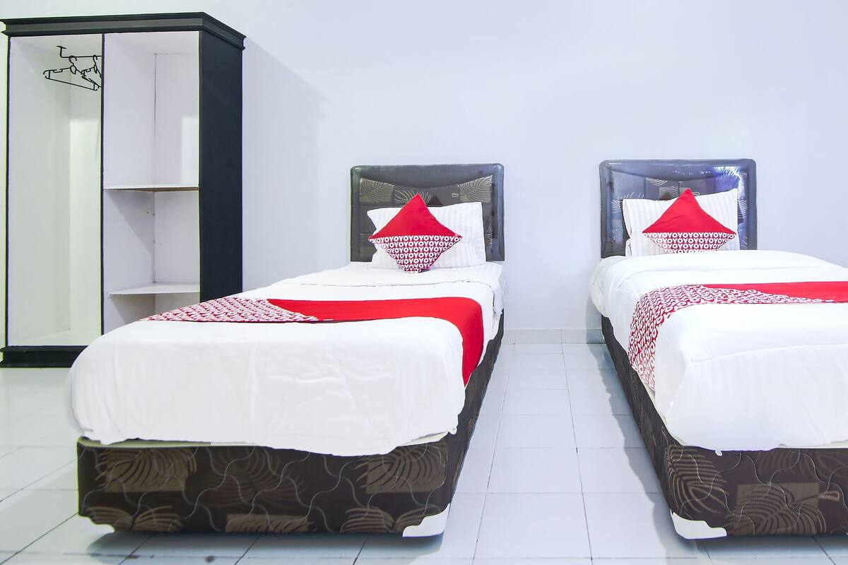 Desk, laptop workspace, free WiFi, bed sheets