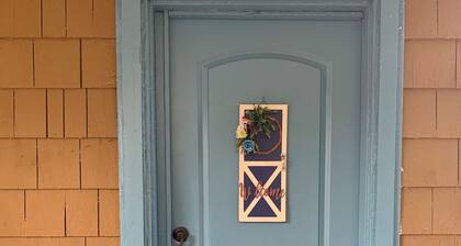 Budget Spacious townhome with Gigabit Internet