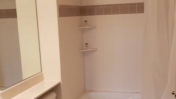 Kondominium, 1 kamar tidur | Kamar mandi