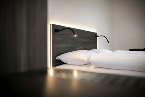 Hypo-allergenic bedding, in-room safe, desk, laptop workspace - Hotel Spitzerberg by bsmart (Hundsheim)
