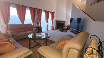 Smart TV, fireplace, books, stereo