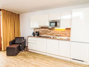 Kühlschrank, Mikrowelle, Ofen, Geschirrspüler