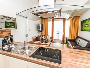 Kühlschrank, Mikrowelle, Ofen, Geschirrspüler