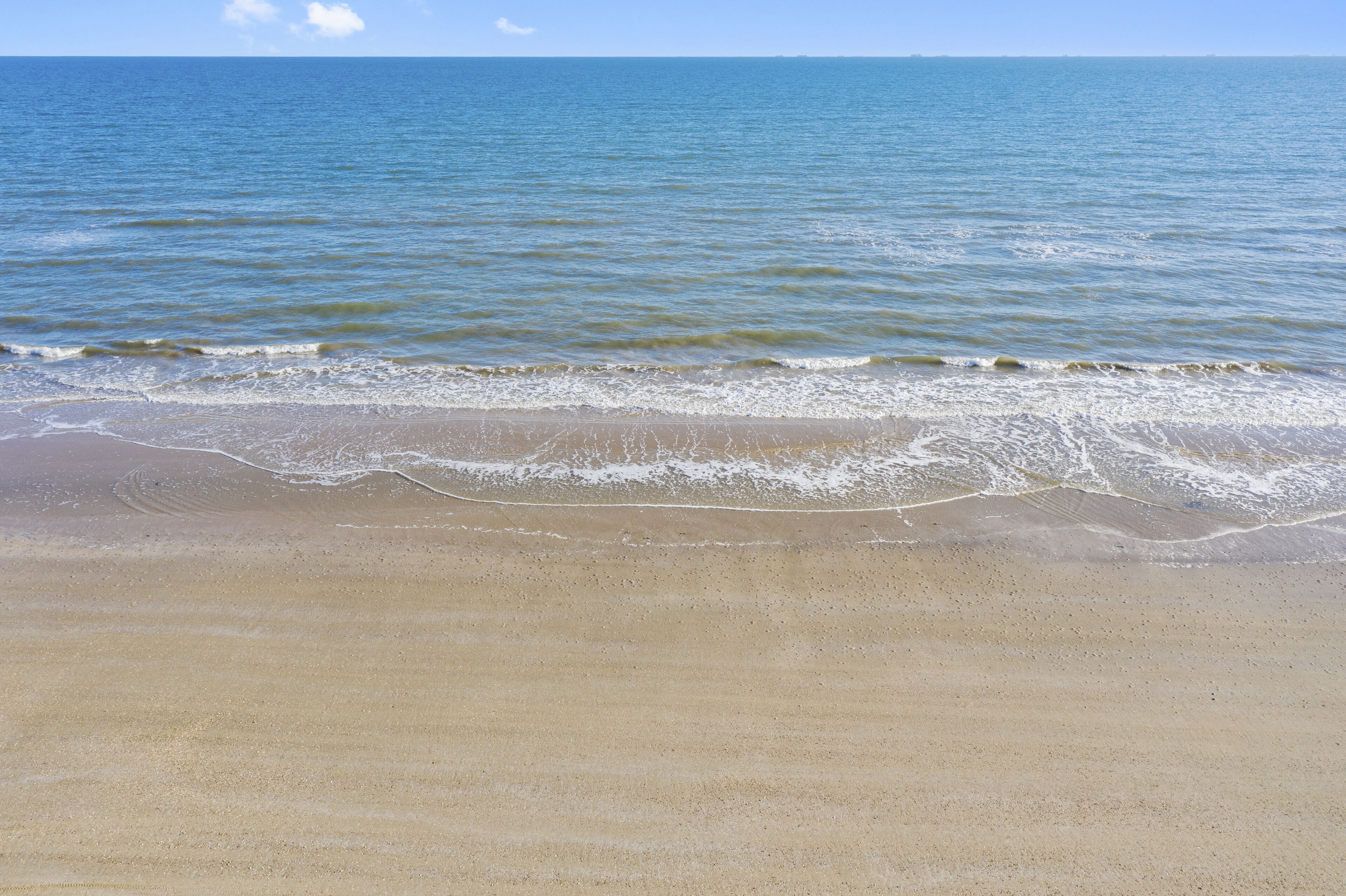 Plage à proximité, chaises longues, serviettes de plage