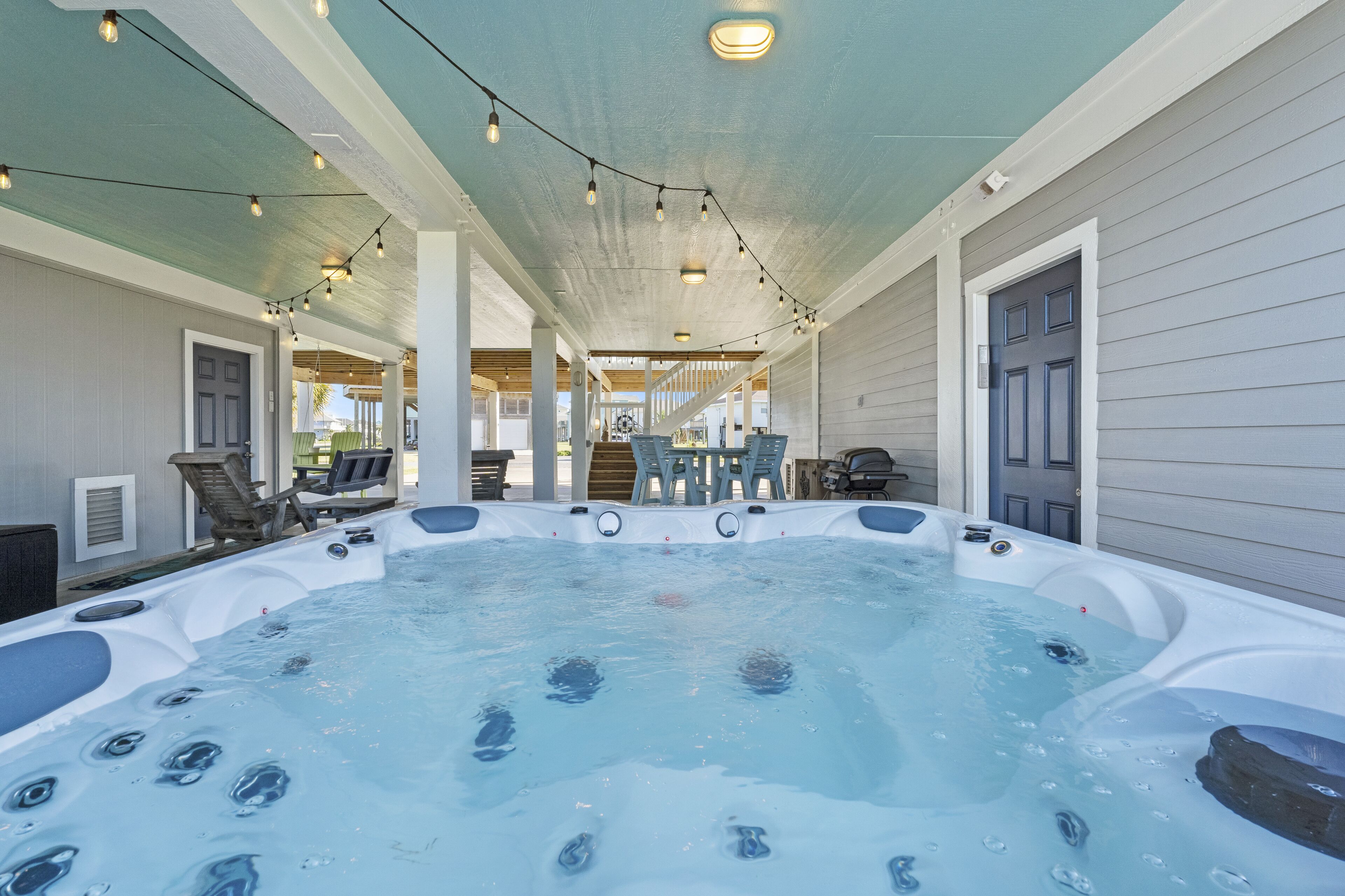 Lux, Hot Tub, Beach Access, Pets, Decks & Games