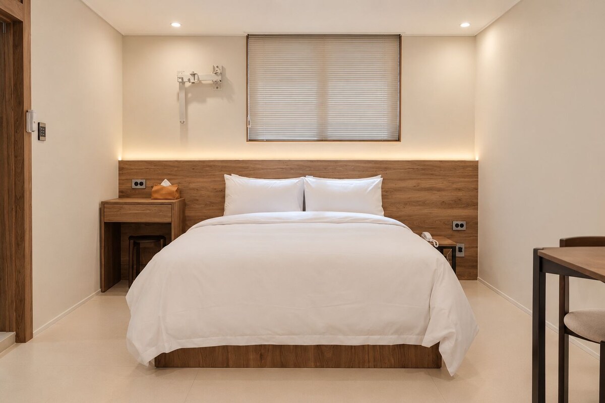 Frette Italian sheets, premium bedding, down duvets, Select Comfort beds