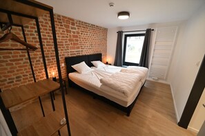 9 bedrooms, WiFi
