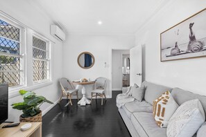 TV - Crackers, 1 Bedroom Apt, Pet Friendly, Great Location (Coffs Harbour)