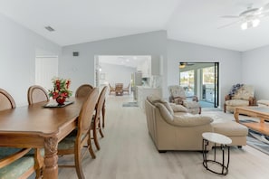 Dining - Stunning 1+ acre Paradise Cove Villa (Port Charlotte)