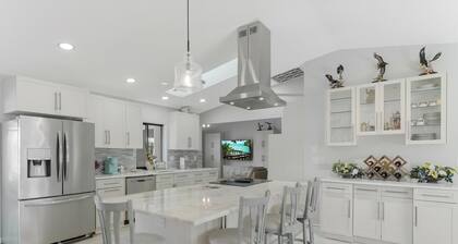 Stunning 1+ acre Paradise Cove Villa