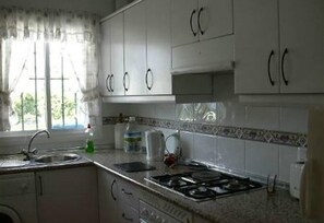 Frigorífic, microones, forn i placa de cuina 