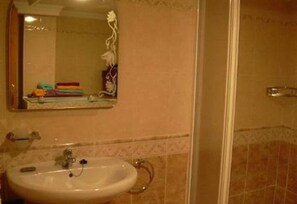 Bathtub, hair dryer, towels