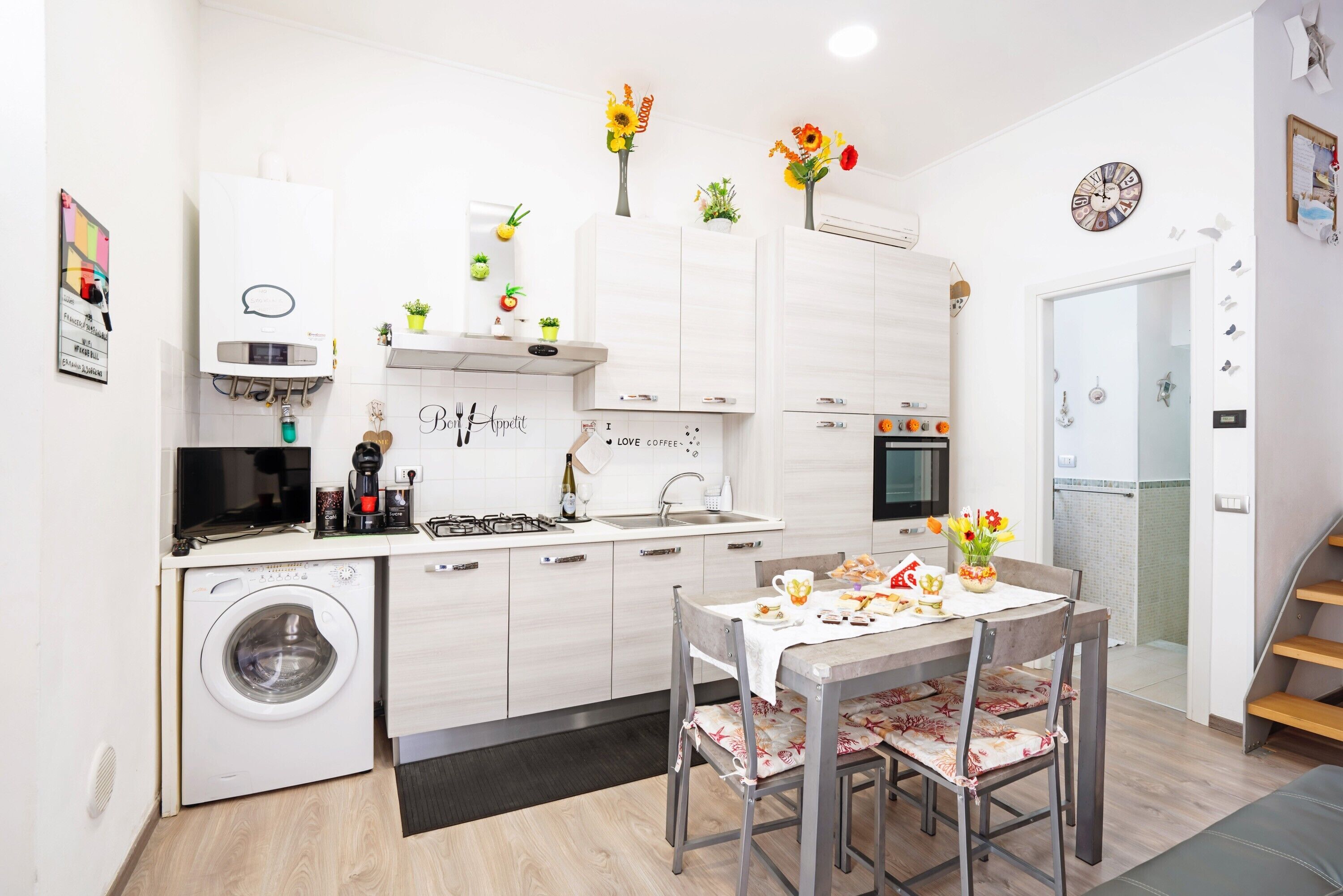 Fridge, oven, stovetop, coffee/tea maker