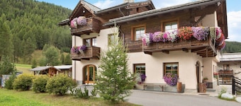 Apartment 'Sole Chalet Martina' with Mountain View, Garden & Wi-Fi