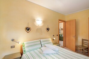 2 bedrooms, free WiFi, bed sheets, wheelchair access