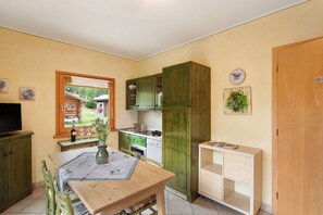 Réfrigérateur, micro-ondes, plaque de cuisson, lave-vaisselle