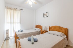 3 chambres, fer et planche à repasser, Wi-Fi gratuit, draps fournis
