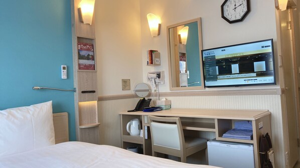 Individuell dekoriert, Schreibtisch, laptopgeeigneter Arbeitsplatz