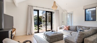 Barker Cottage with Spa in Flinders