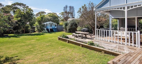 Barker Cottage with Spa in Flinders