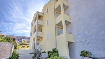 Apartment (One Bedroom Apartment with Balcony an) | Exterior
