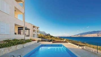 Apartment (One Bedroom Apartment with Balcony an) | Pool