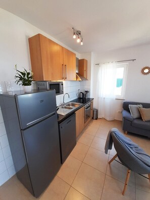 Apartment (Two bedroom apartment with Terrace an) | Private kitchen | Fridge - Apartment Sunflower (Supetar)