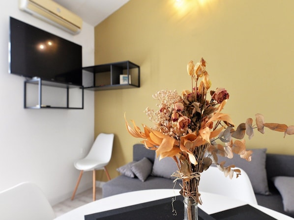 Appartement (Superior One bedroom apartment with B) | Salle de séjour | Télévision