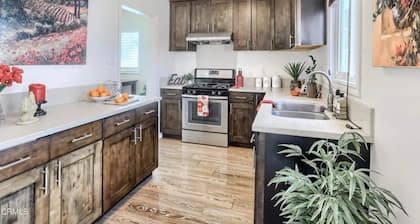 Entire Remodeled House 2B1B in LA w/self check-in